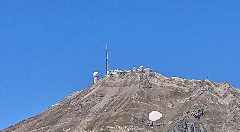 En Pleine Montagne Avec Vue Sur Marmottes *