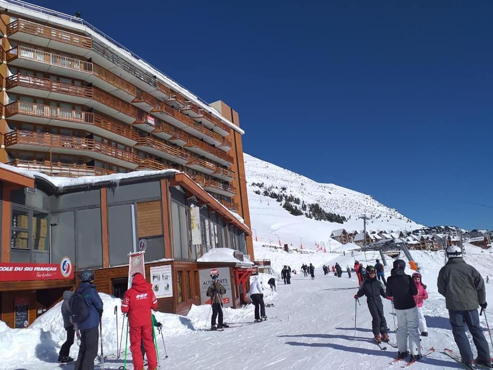 En Pleine Montagne Avec Vue Sur Marmottes *